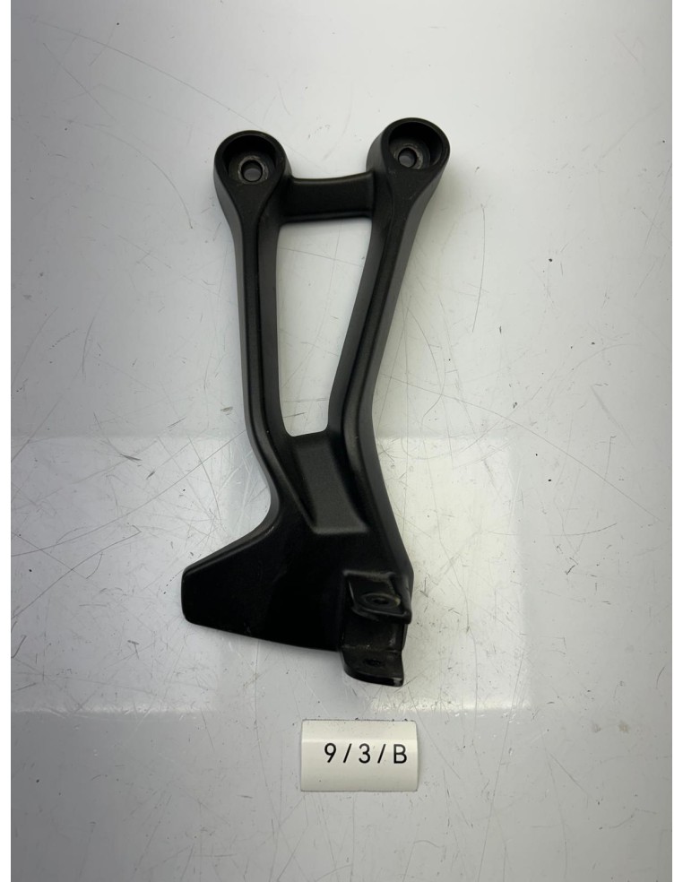 Platine de repose pied arrière droit YAMAHA Tracer 700 2022 - 2024