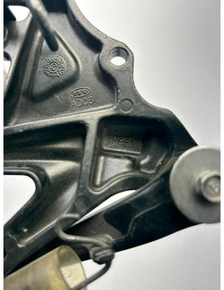 Platine repose pied avant droit KAWASAKI ZX10R 2006 - 2010 35063022711E