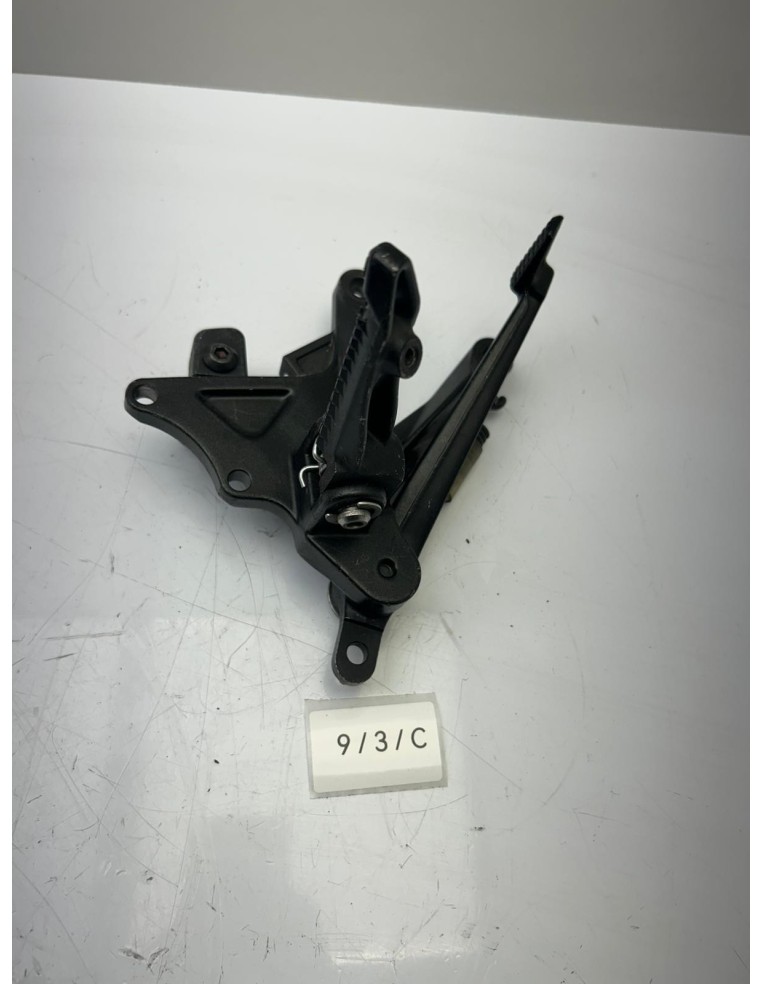 Platine repose pied avant droit KAWASAKI ZX10R 2006 - 2010 35063022711E