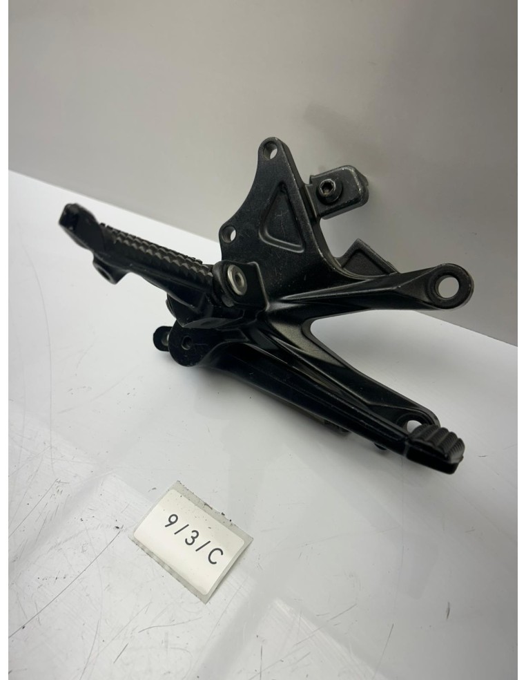 Platine repose pied avant droit KAWASAKI ZX10R 2006 - 2010 35063022711E