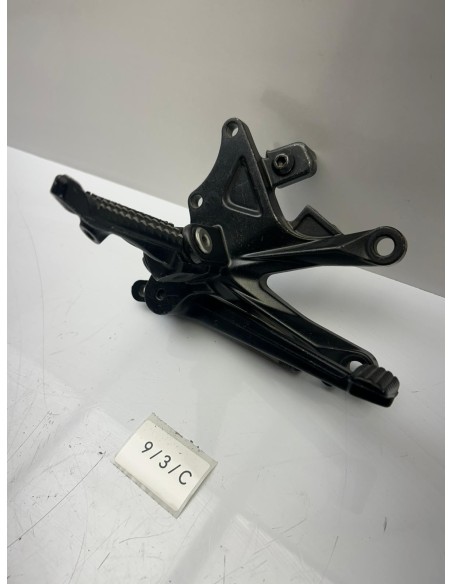 Platine repose pied avant droit KAWASAKI ZX10R 2006 - 2010 35063022711E