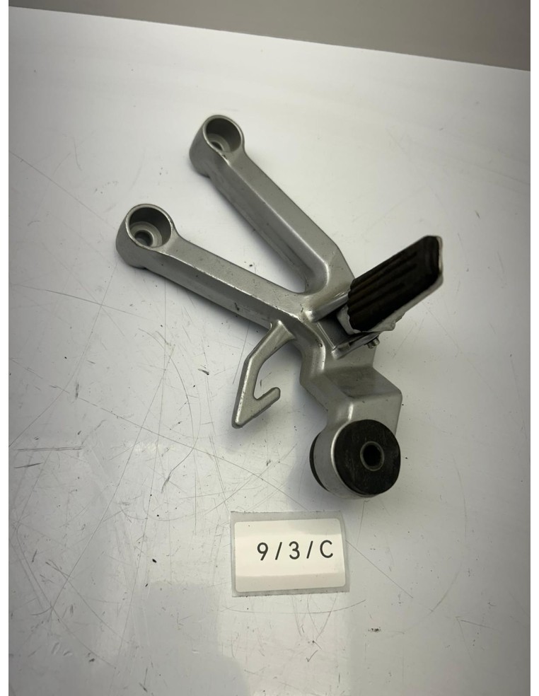 Platine repose pied arrière droit SUZUKI SV 650 2003 - 2013 4360017G20