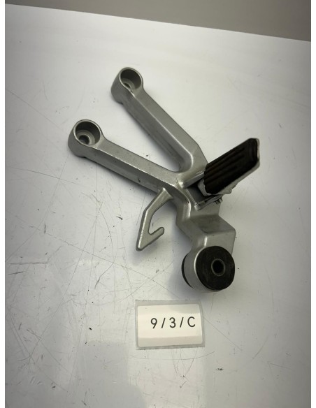 Platine repose pied arrière droit SUZUKI SV 650 2003 - 2013 4360017G20