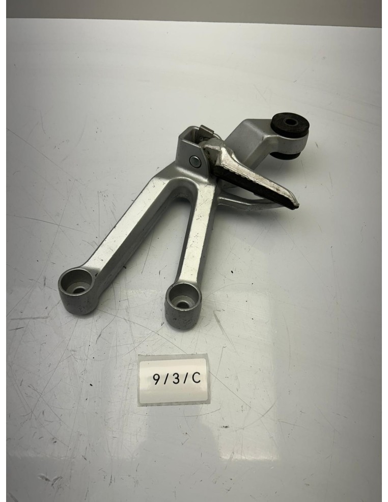 Platine repose pied arrière droit SUZUKI SV 650 2003 - 2013 4360017G20