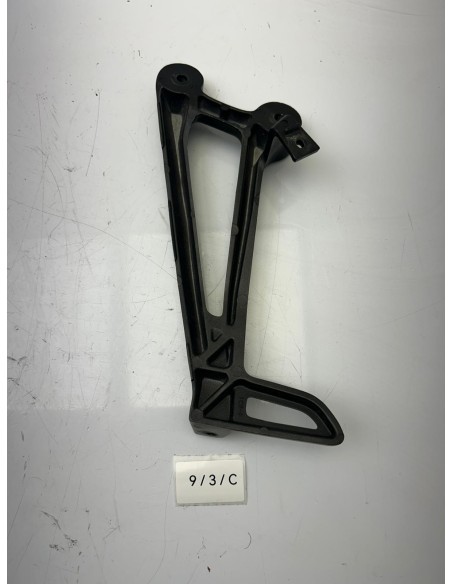 Platine repose pied arrière droit YAMAHA MT 07 2021 - 2024 1WS2742L0100