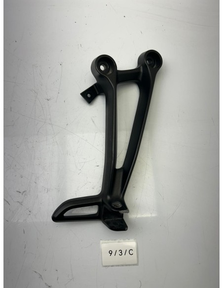 Platine repose pied arrière droit YAMAHA MT 07 2021 - 2024 1WS2742L0100