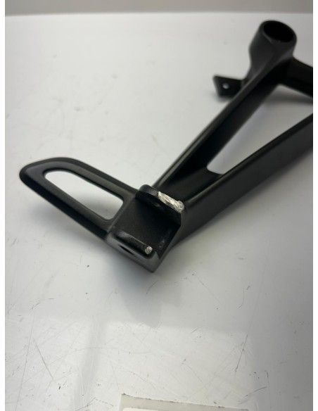 Platine repose pied arrière droit YAMAHA MT 07 2021 - 2024 1WS2742L0100