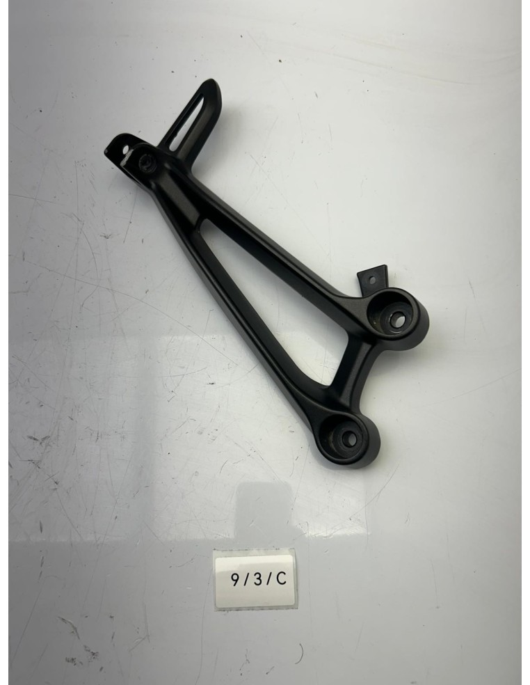 Platine repose pied arrière droit YAMAHA MT 07 2021 - 2024 1WS2742L0100