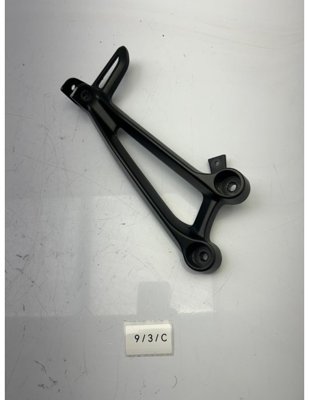 Platine repose pied arrière droit YAMAHA MT 07 2021 - 2024 1WS2742L0100