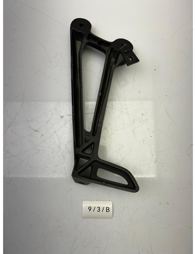 Platine de repose pied arrière droit YAMAHA MY 07 2014 - 2017