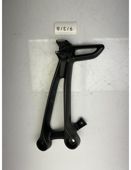 Platine de repose pied arrière droit YAMAHA MY 07 2014 - 2017
