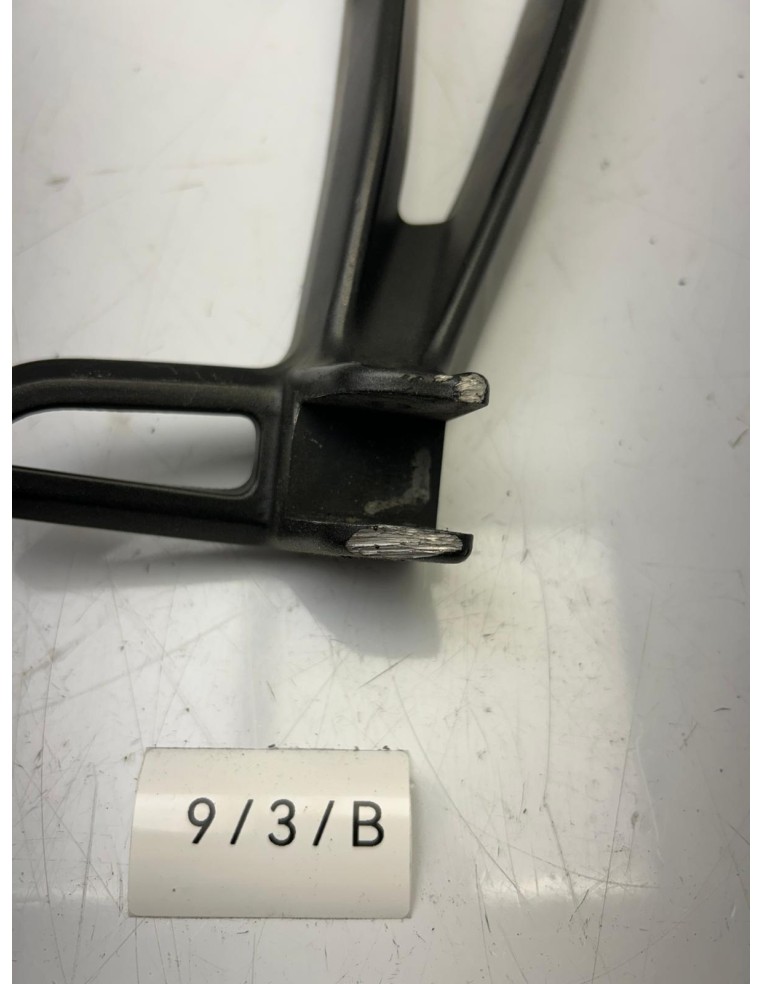 Platine de repose pied arrière droit YAMAHA MY 07 2014 - 2017