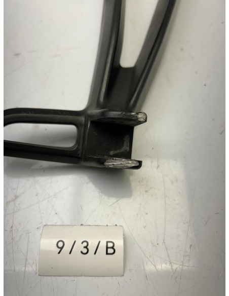 Platine de repose pied arrière droit YAMAHA MY 07 2014 - 2017