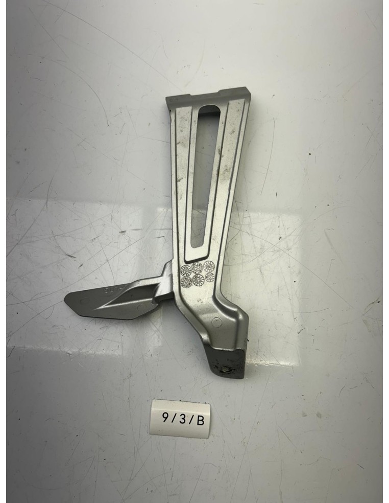 Platine de repose pied arrière gauche YAMAHA MT 125 2015 - 2019