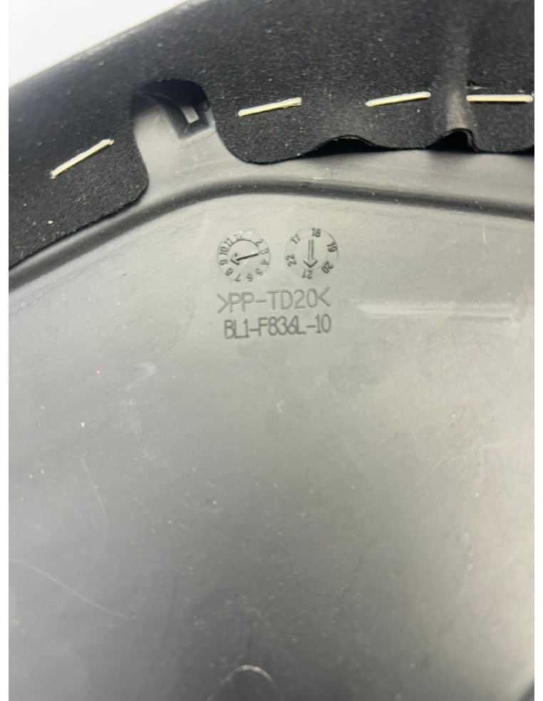 Couvercle gauche protège jambe YAMAHA XMAX 125 / 250 / 400 2018 - 2021 BL1F836L10