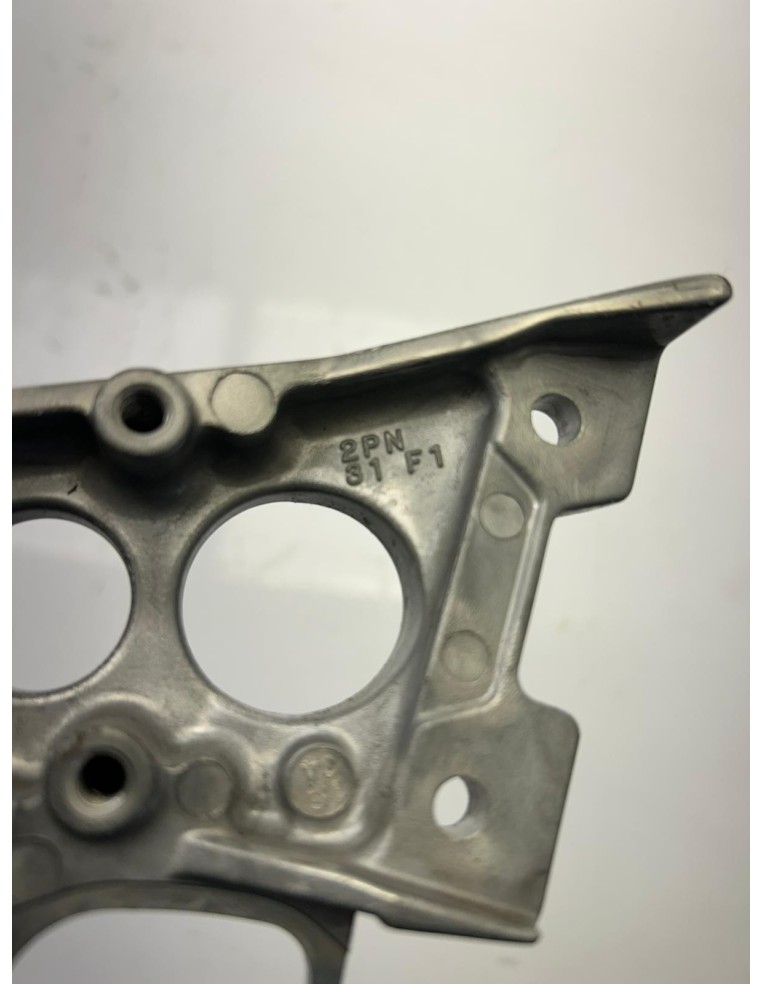 Support / couvercle supérieur droit YAMAHA XSR 900 2016 - 2020 B90231310000