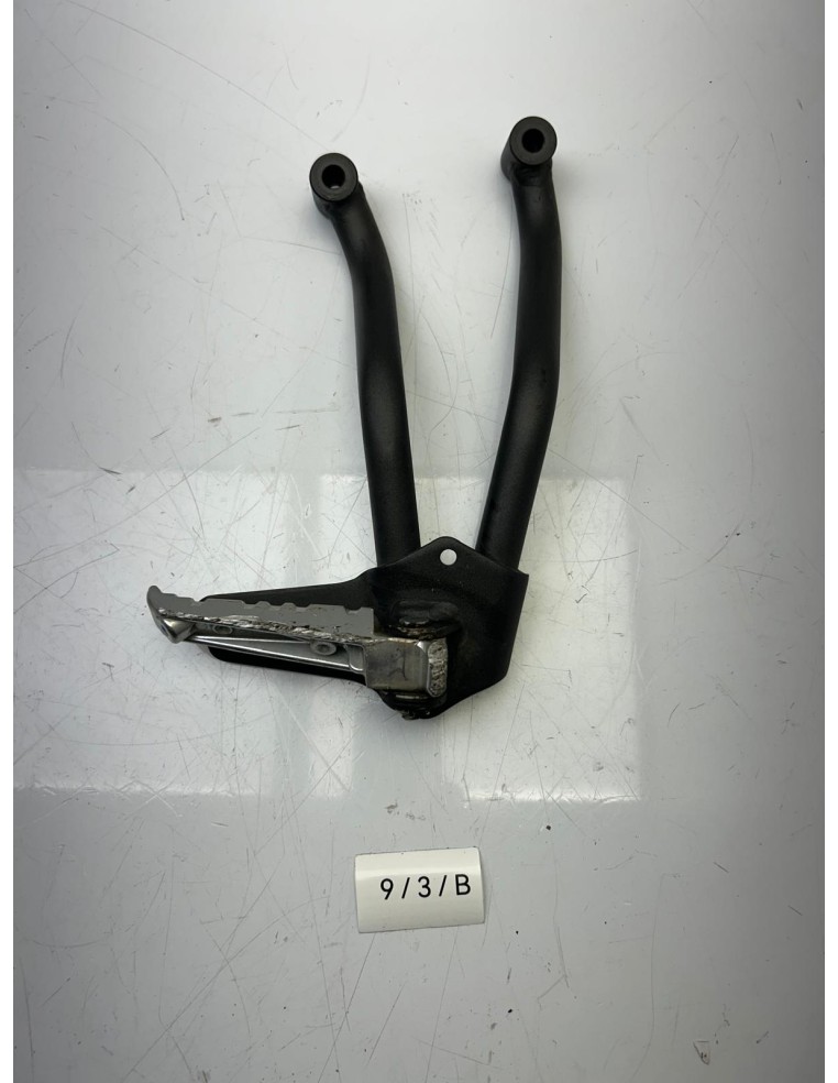 Platine de repose pieds arrière droit YAMAHA XSR 700 2016 - 2021