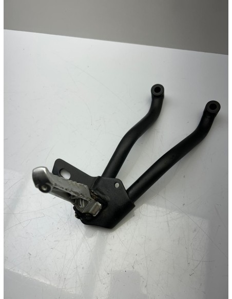 Platine de repose pieds arrière droit YAMAHA XSR 700 2016 - 2021