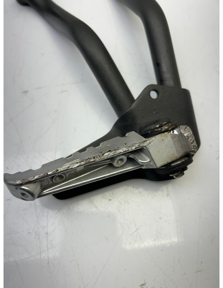 Platine de repose pieds arrière droit YAMAHA XSR 700 2016 - 2021