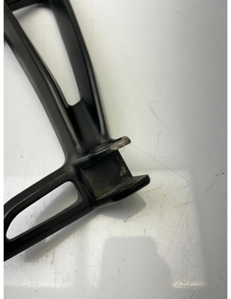 Platine de repose pied arrière droit YAMAHA MT 07 2014 - 2017