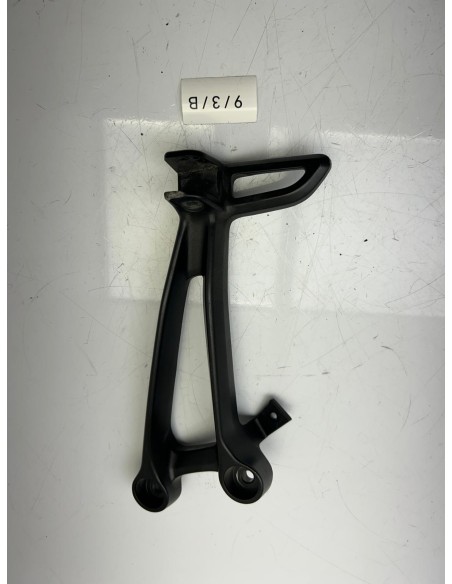 Platine de repose pied arrière droit YAMAHA MT 07 2014 - 2017