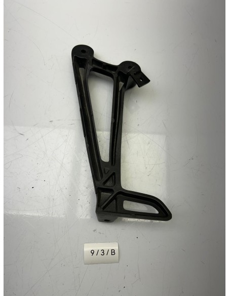 Platine de repose pied arrière droit YAMAHA MT 07 2014 - 2017