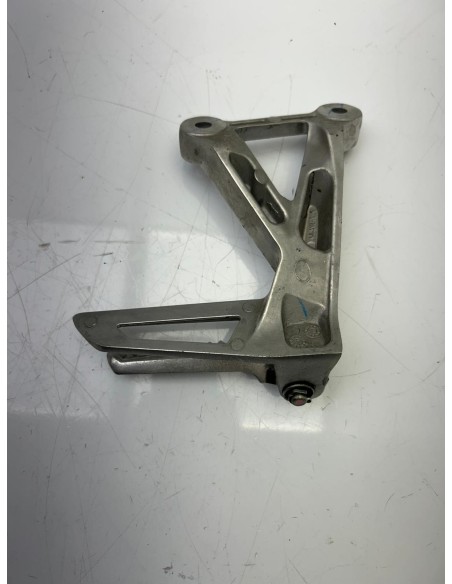 Platine de repose pieds arrière gauche HONDA HORNET 750 2023 - 2025