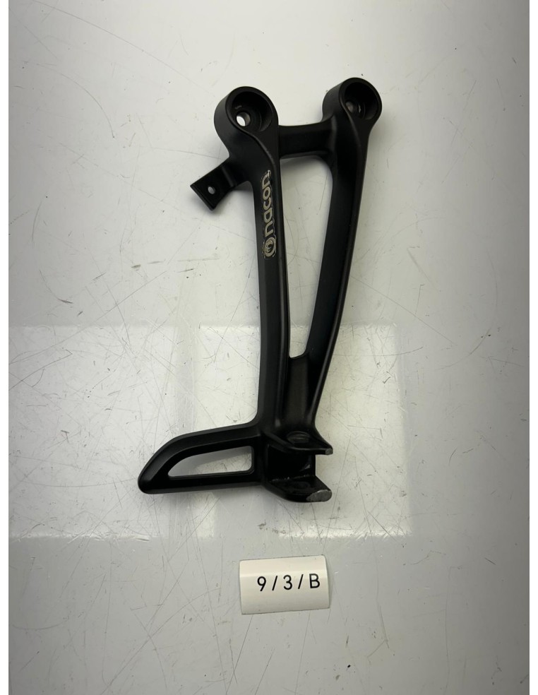 Platine de repose pied arrière droit YAMAHA MT 07 2014 - 2017