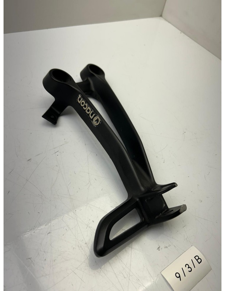 Platine de repose pied arrière droit YAMAHA MT 07 2014 - 2017