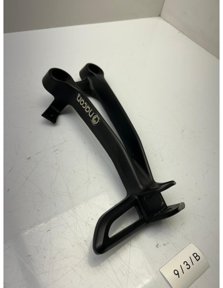 Platine de repose pied arrière droit YAMAHA MT 07 2014 - 2017