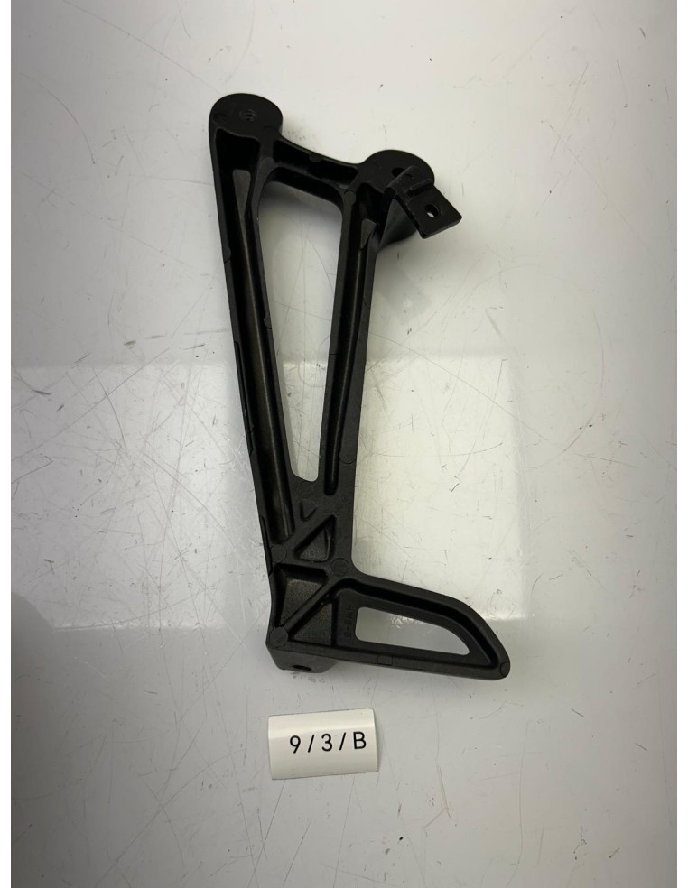 Platine de repose pied arrière droit YAMAHA MT 07 2014 - 2017