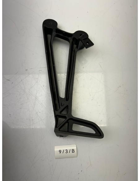 Platine de repose pied arrière droit YAMAHA MT 07 2014 - 2017