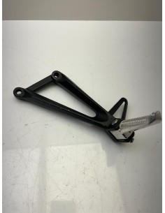 Platine de repose pieds arrière gauche YAMAHA MT 03 2016 - 2025