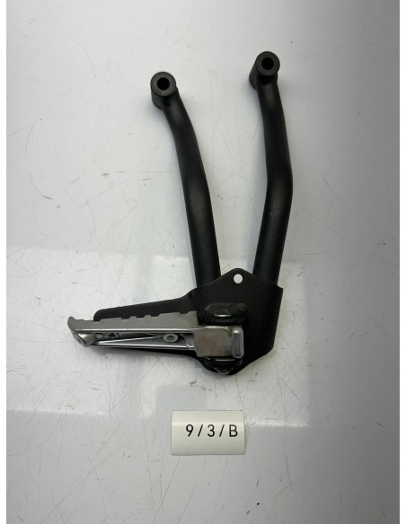 Platine de repose pieds arrière droit YAMAHA XSR 700 2016 - 2021