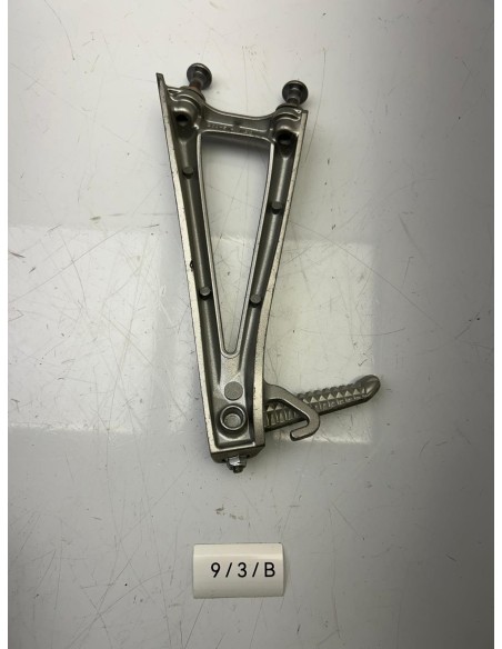 Platine de repose pieds arrière droit YAMAHA R6 2006 - 2015