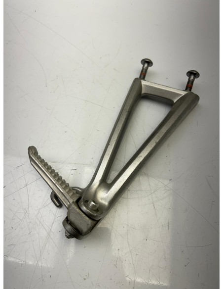 Platine de repose pieds arrière droit YAMAHA R6 2006 - 2015