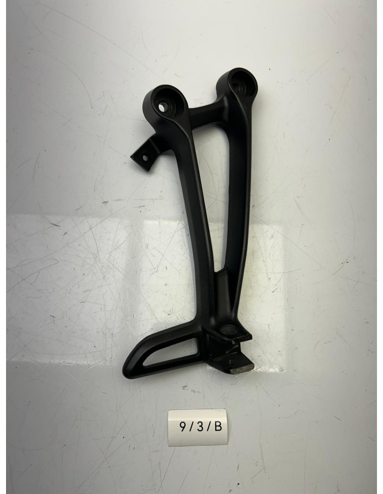 Platine de repose pied arrière droit YAMAHA MT 07 2014 - 2017