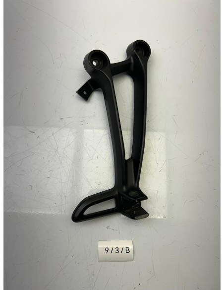 Platine de repose pied arrière droit YAMAHA MT 07 2014 - 2017