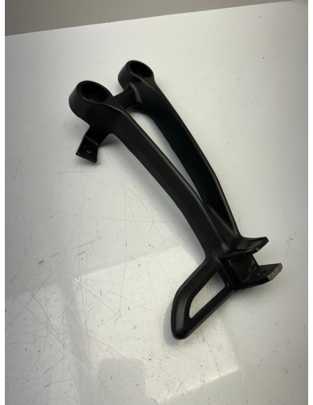 Platine de repose pied arrière droit YAMAHA MT 07 2014 - 2017