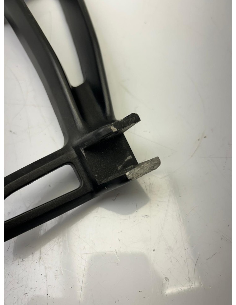 Platine de repose pied arrière droit YAMAHA MT 07 2014 - 2017