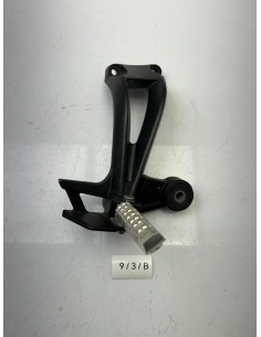 Platine de repose pieds arrière droit YAMAHA FZ8 2011 - 2015
