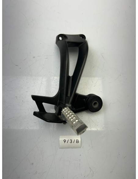 Platine de repose pieds arrière droit YAMAHA FZ8 2011 - 2015