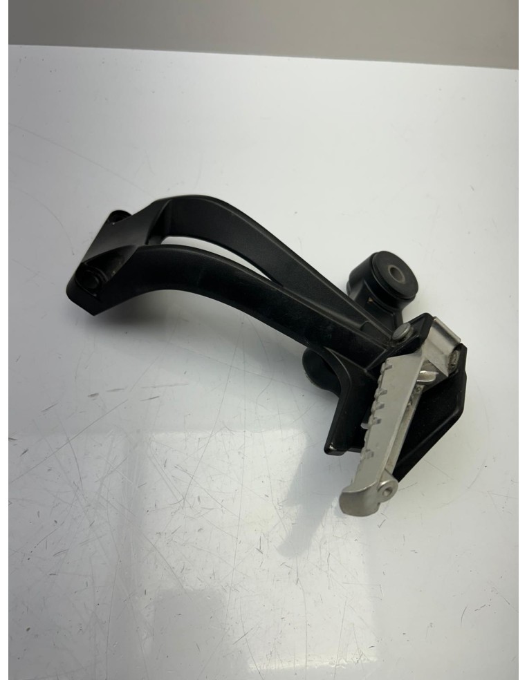 Platine de repose pieds arrière droit YAMAHA FZ8 2011 - 2015