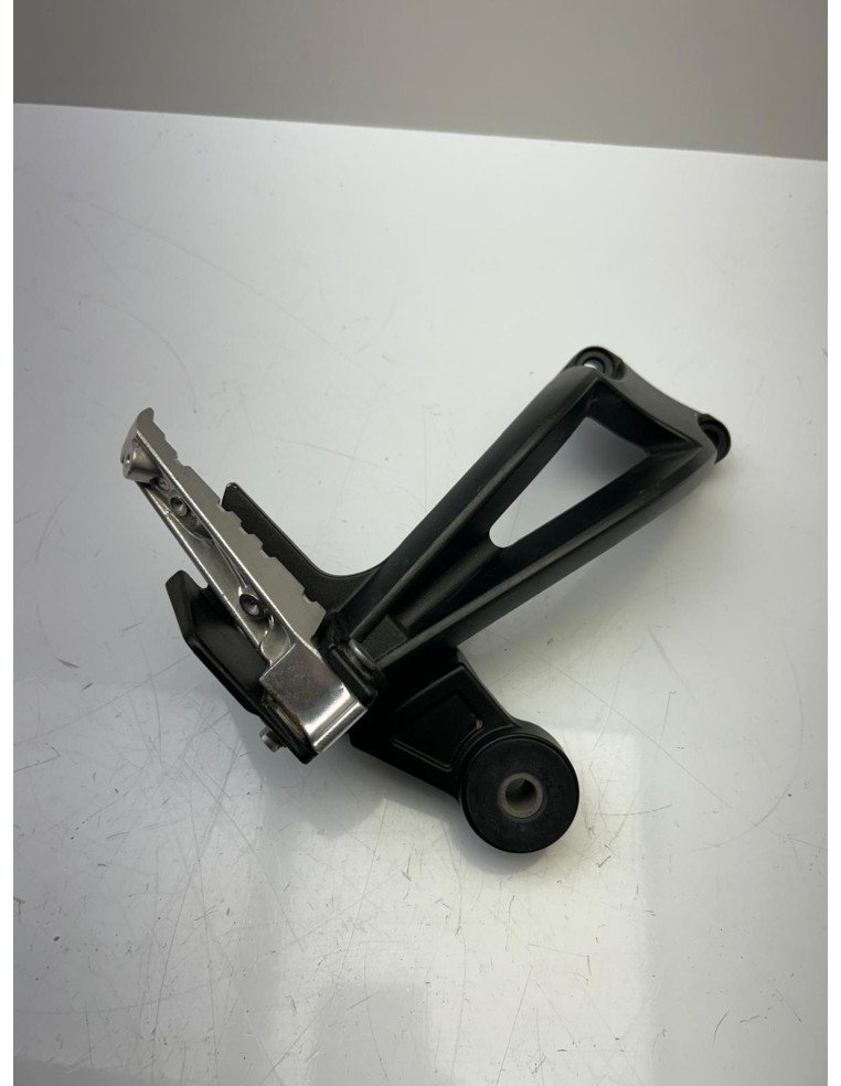Platine de repose pieds arrière droit YAMAHA FZ8 2011 - 2015