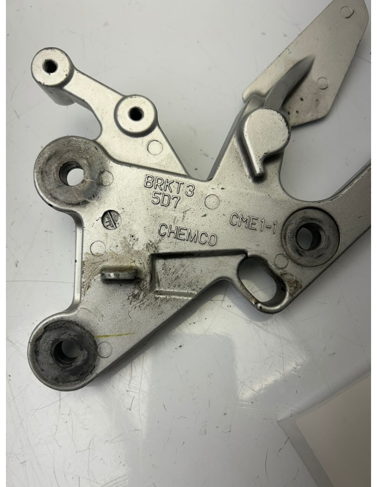 Platine repose-pied avant droit YAMAHA MT 125 2015 - 2019 5D7F74433100