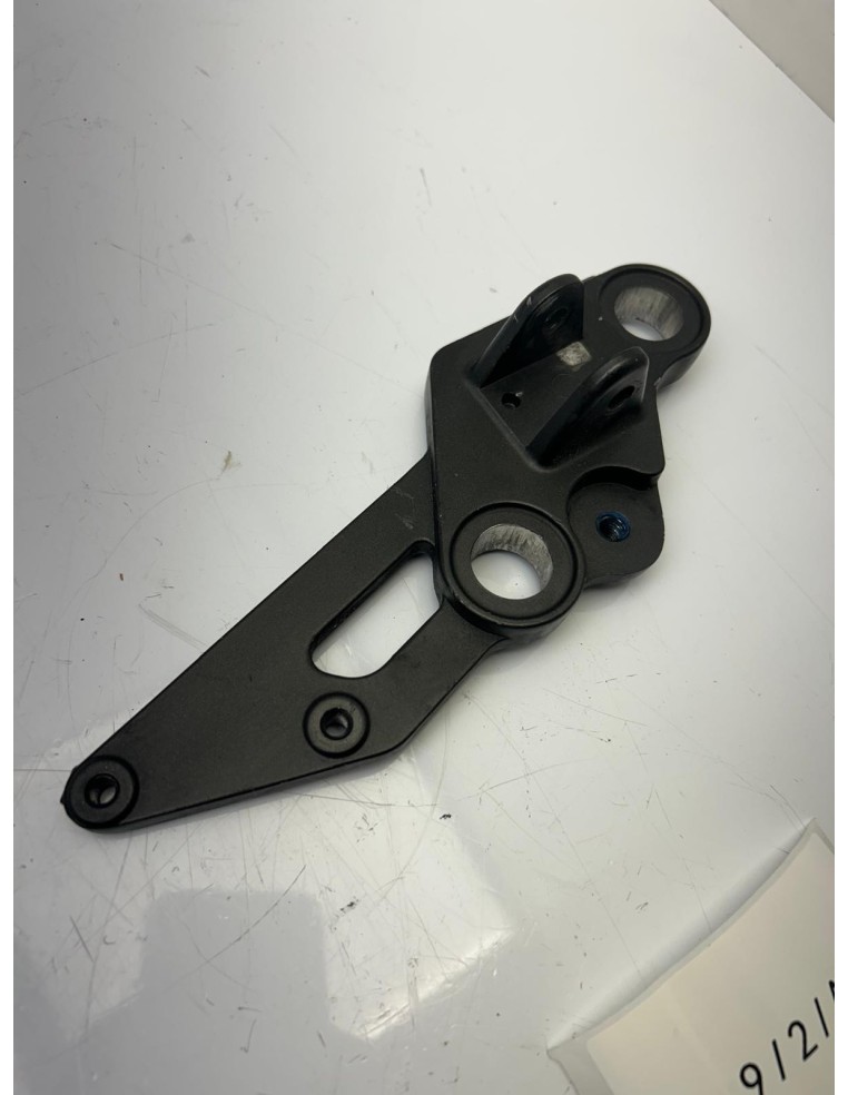 Platine repose-pied avant gauche YAMAHA MT 07 2014 - 2019 1WS274420000