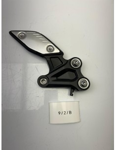 Support repose pied avant droit YAMAHA FZ8 2011 - 2015 39P274430000