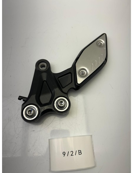 Support repose pied avant droit YAMAHA FZ8 2011 - 2015 39P274430000