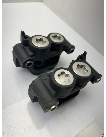 Etriers de frein avant YAMAHA MT 09 2014 / 2024 1RC2580U0000 / 1RC2580T0000