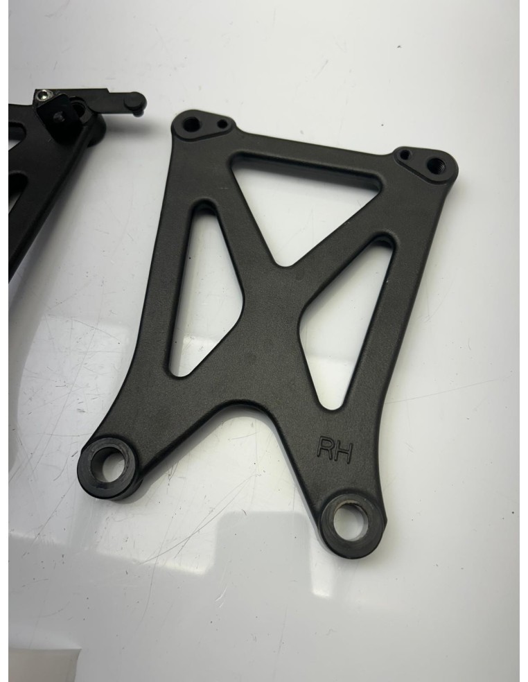 Supports moteur YAMAHA VMAX 1700 2012 - 2020 2S3213170000 / 2S3213160000